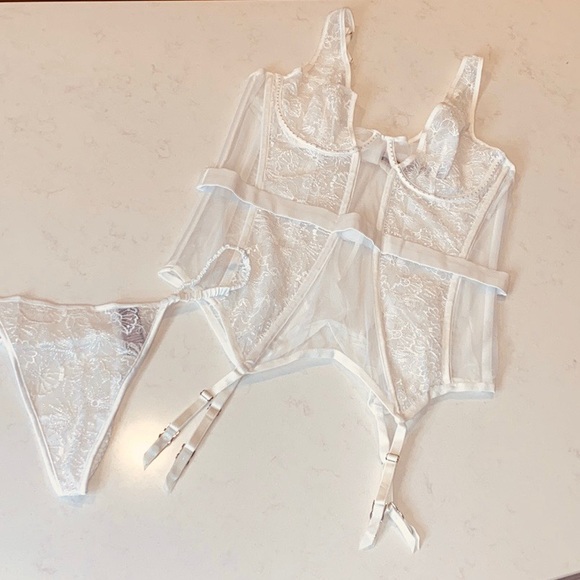 Victoria’s Secret Embellished Lace Merrywidow - Picture 3 of 8